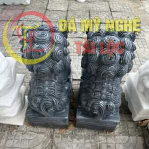 phia sau tuong ky lan da den